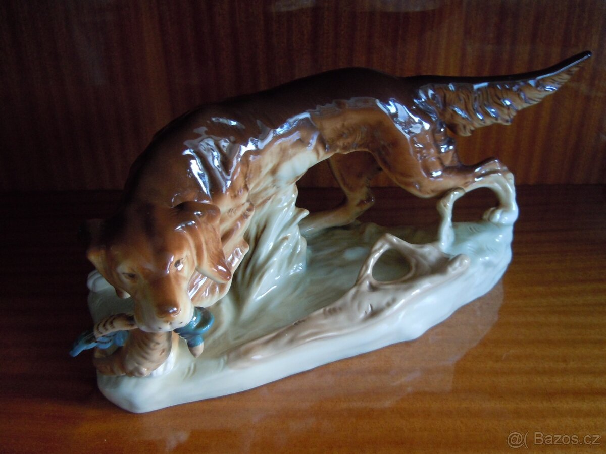 Lovecký pes Royal Dux - 2