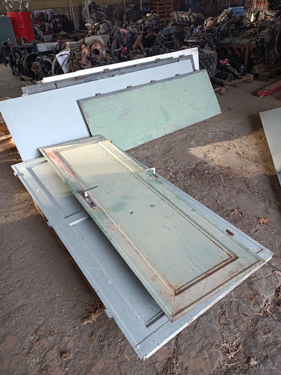 Prodám plechové dveře různých velikostí - 2