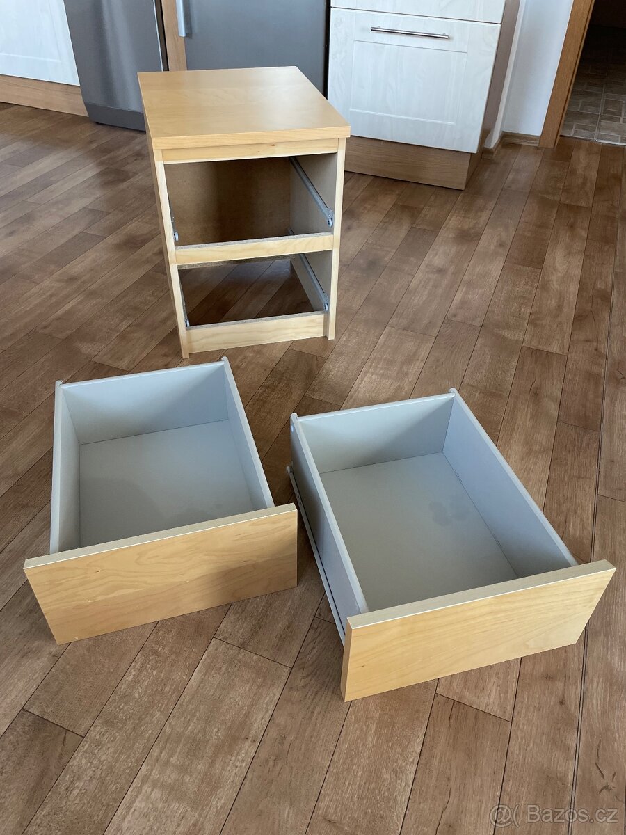 Noční stolek Ikea Malm - 2