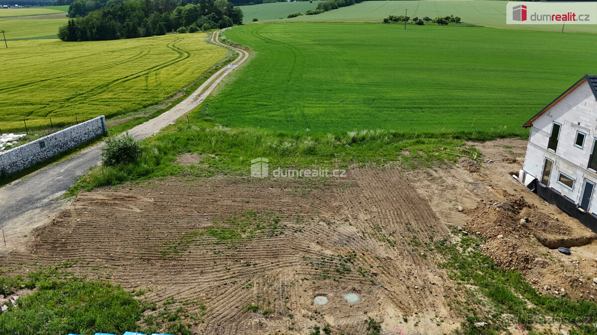 exkluzivní prodej zasíťované stavební parcely o výměře 897 m – pohled 2