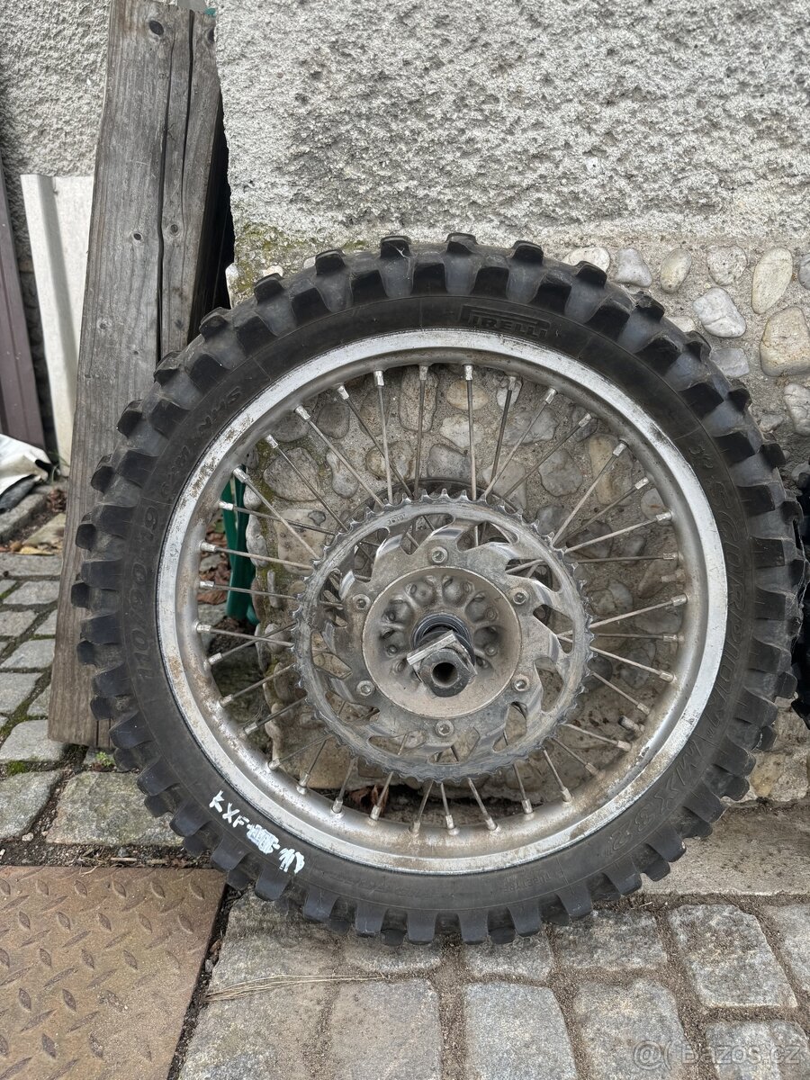 Kola Kawasaki KXF