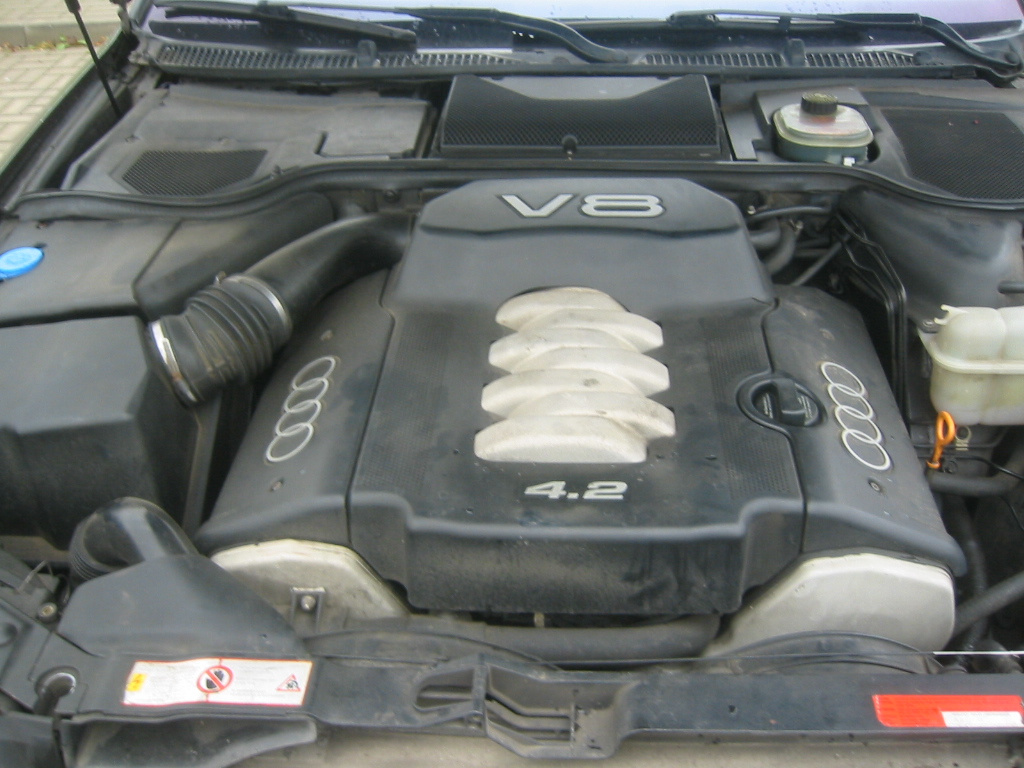 AUDI A8 D2 4.2 220kw quattro tiptronic - díly z vozidla - 2