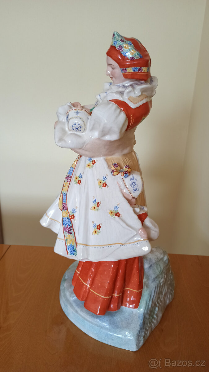 Soška Maměnka od F. Úprky - 2