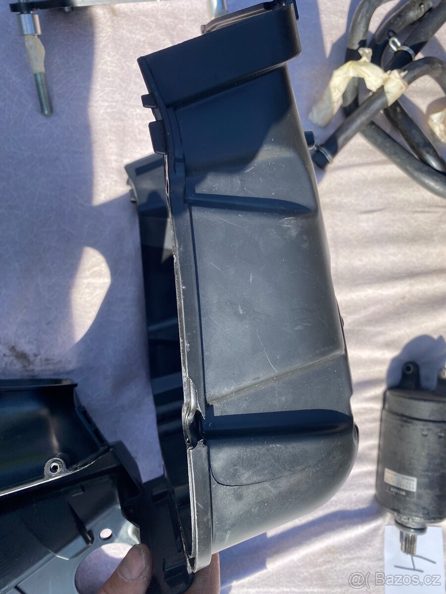 Díly na Aprilia rsv4 - 2