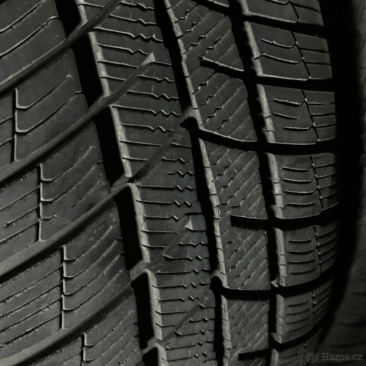 Zimní pneu 215/55 R17 98V XL Barum 6,5mm - 2