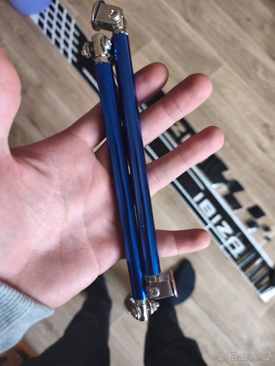 Příčníky/podpěry pro přední spoiler - 2