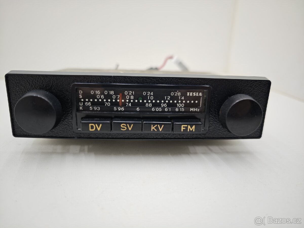 Staré autorádio do veterána Tesla. - 2