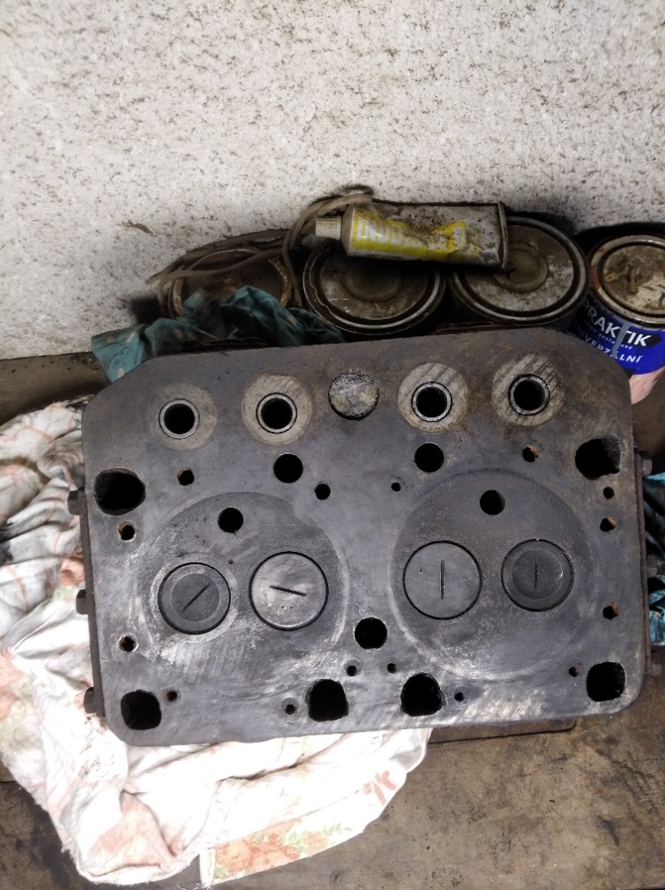 Prodám hlavu na ZETOR25- super stav - 2