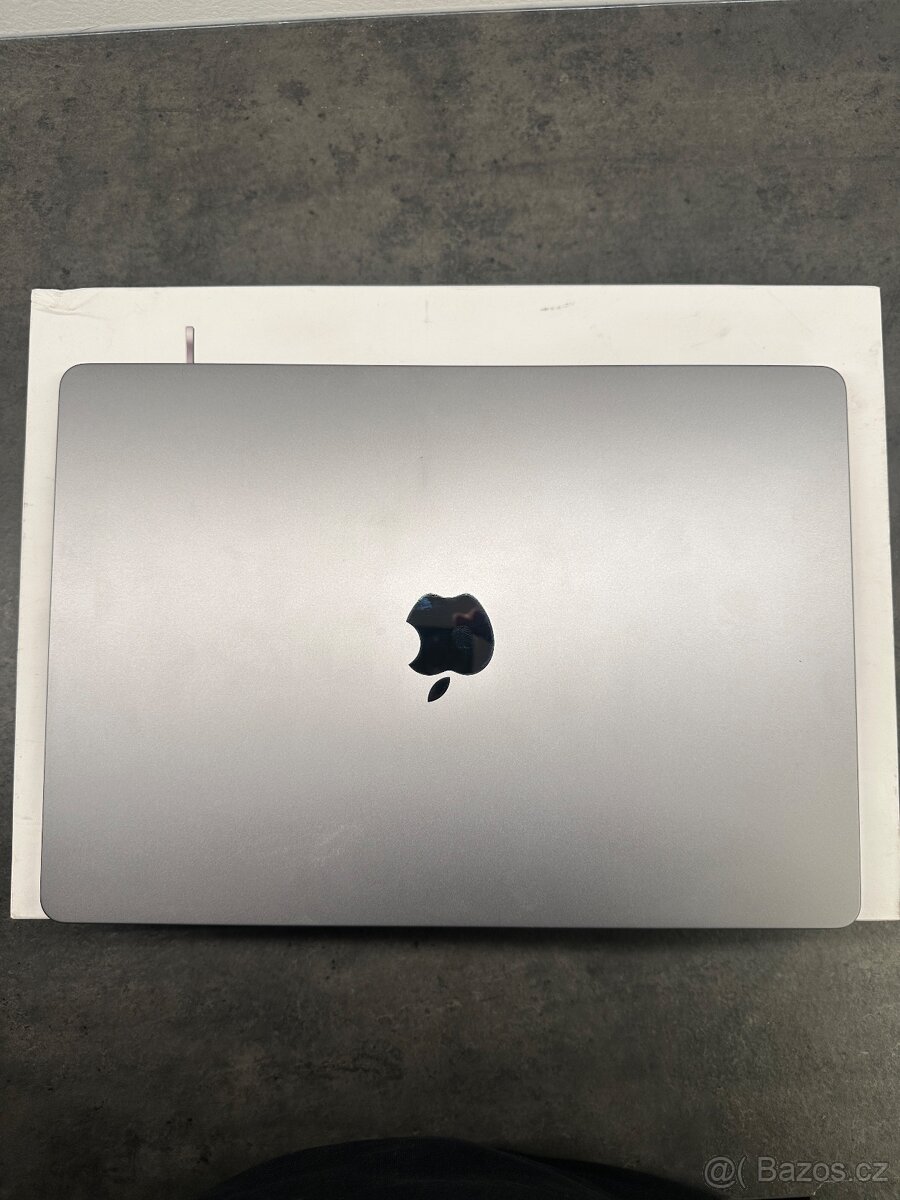MacBook Air m2 15” Space Gray - 2