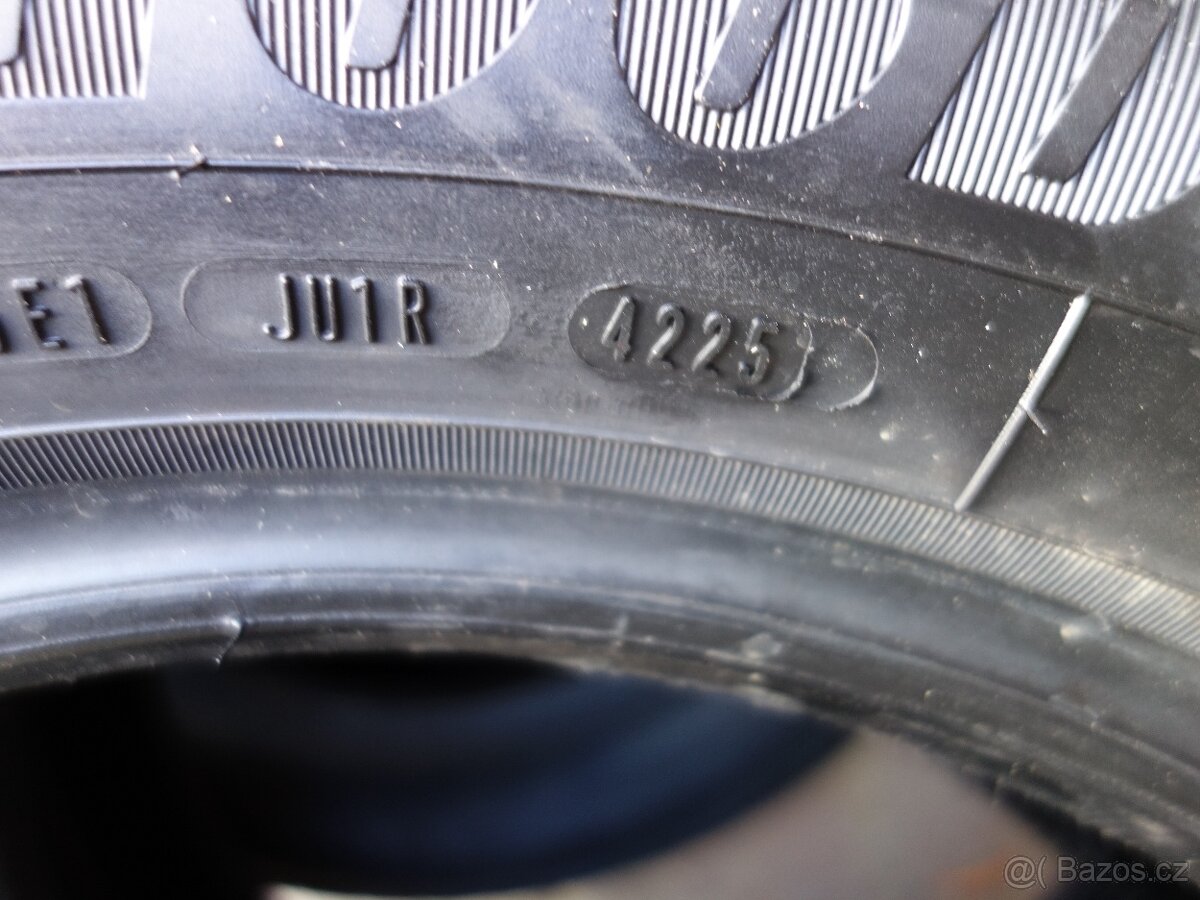 GoodYear Efficientgrip Performance 205/55R17 DOT 4225 NOVÉ - 2