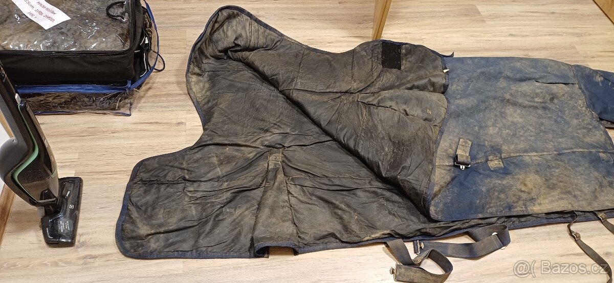 Prodám více výběhových dek na koně - 2