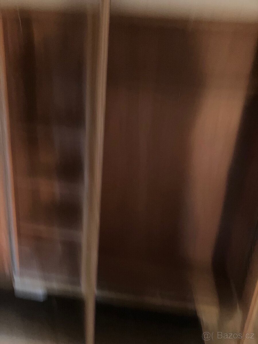 Prodám retro skříň - 2