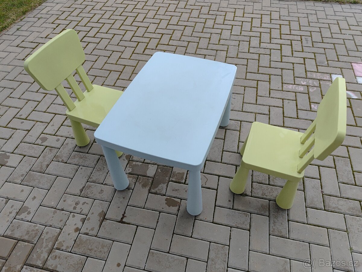Stůl a dvě židle - 2