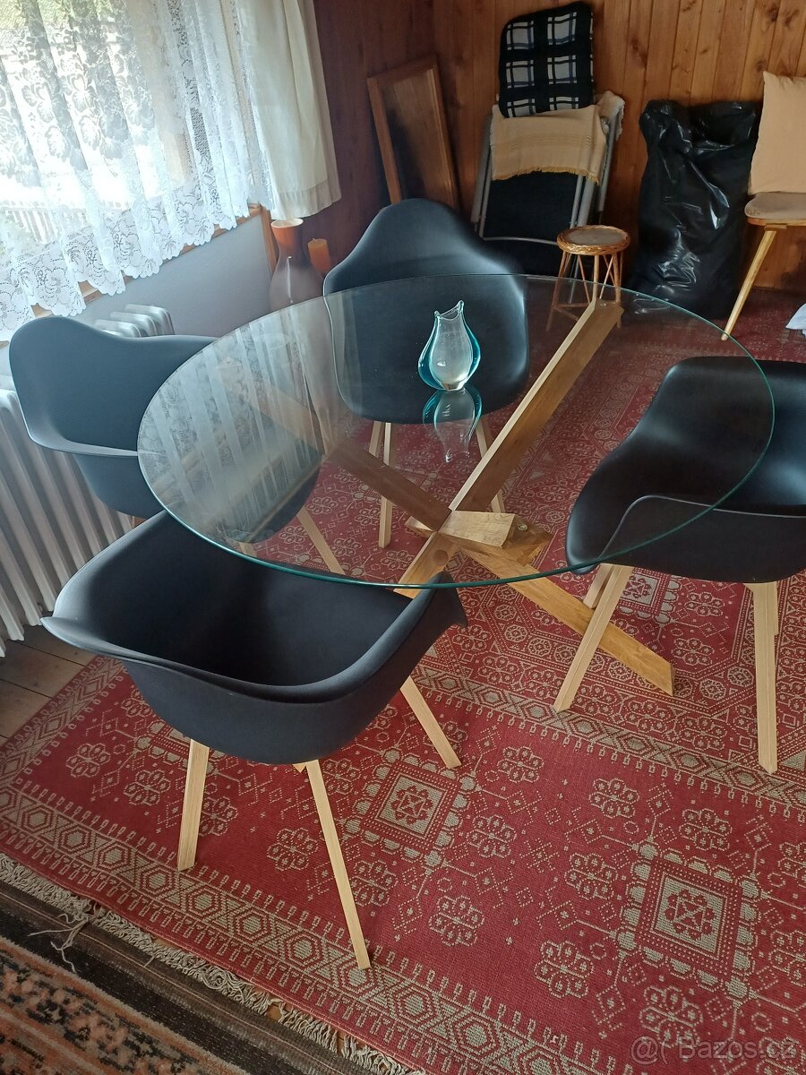 Jídelní/Konferenční stůl vč.židlí - 2