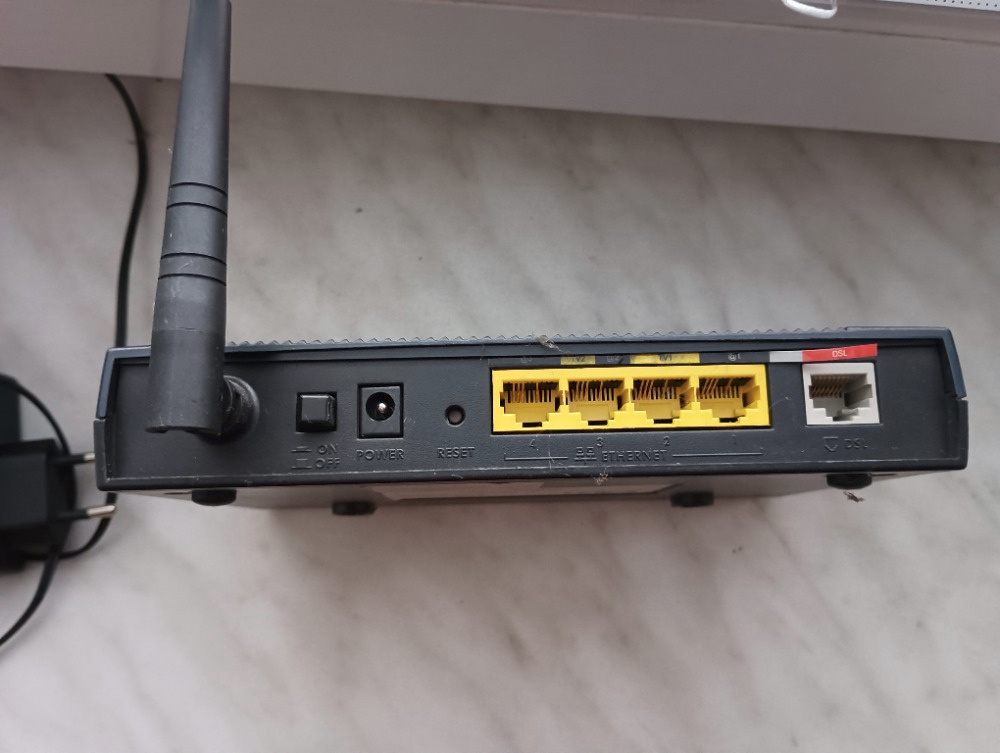 Modem a Wi-Fi Router Zyxel P-660HW-T3 v2 - 2