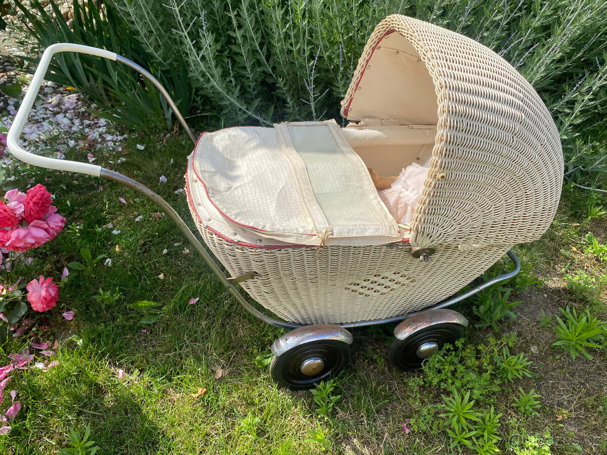proutěný kočárek pro panenky - 2