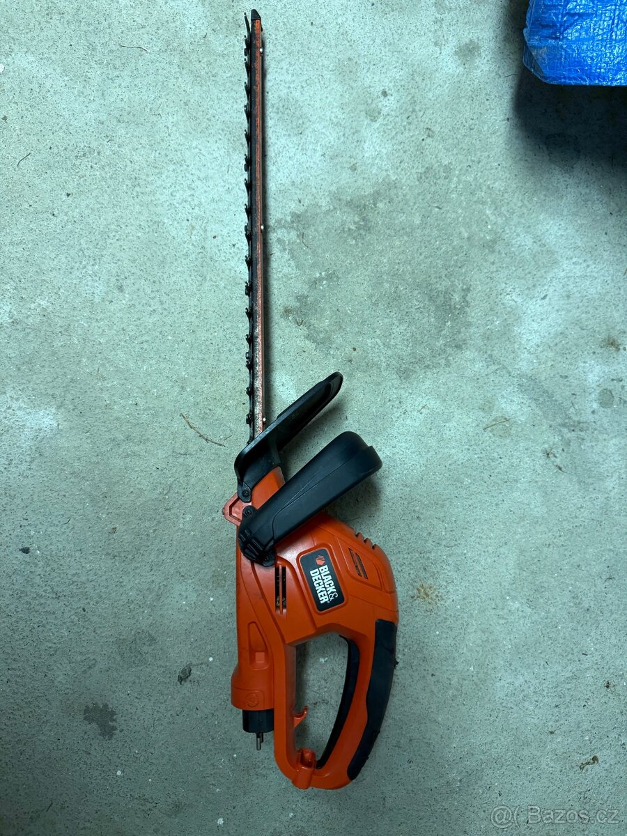 Elektrické nůžky na živý plot - Black Deker - 2
