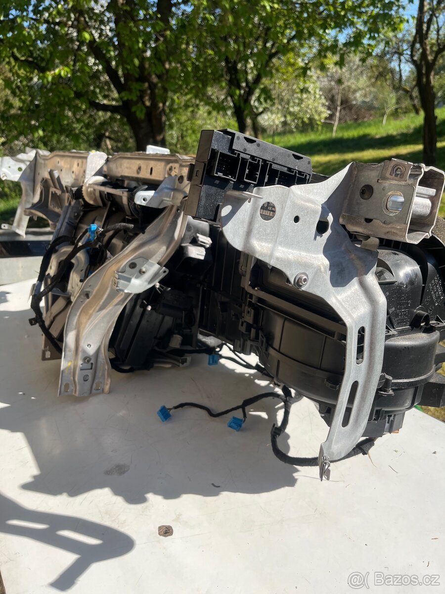 Prodám Topení Škoda oktavia2 - 2