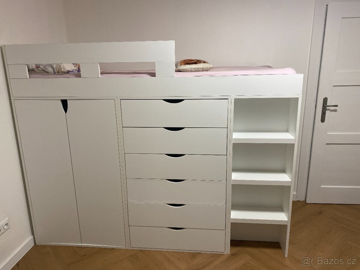 Bílá postel pro menší prostory - 2