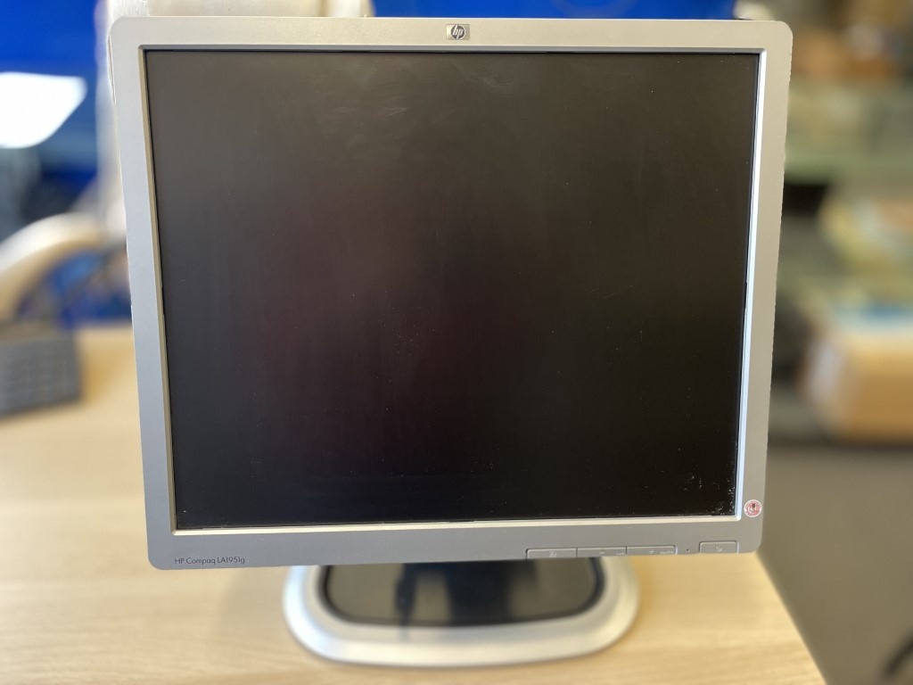 LCD HP 19" s otočným stojanem - více kusů - 2