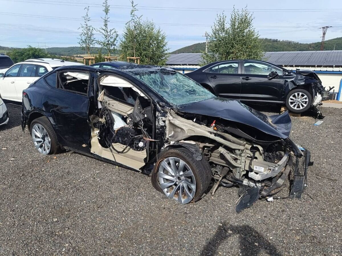 Tesla Model Y Long Range Dual AWD - 2