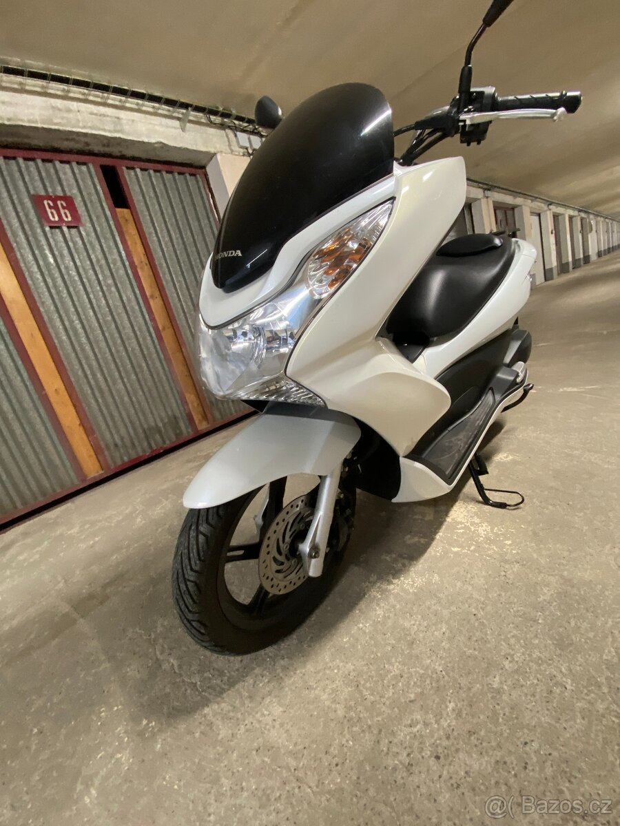 Pronájem skutru v Praze, Honda PCX - 2