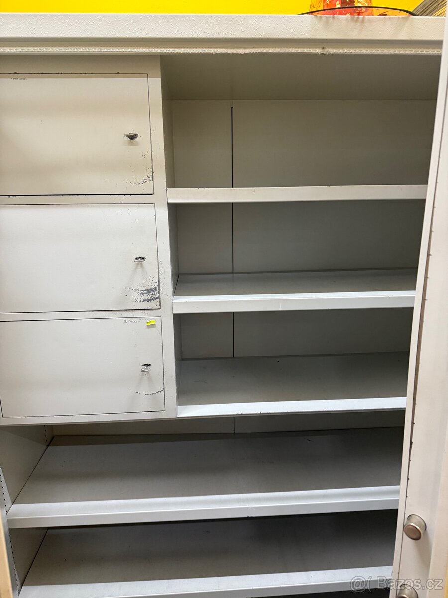 Archivační skříň s tremi uzamykatelnymi zasuvkami - 2