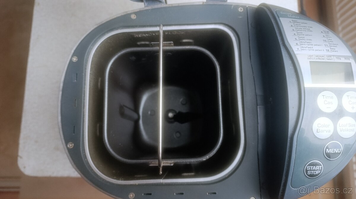 Prodám malou domácí pekárnu chleba 750/900 g. - 2