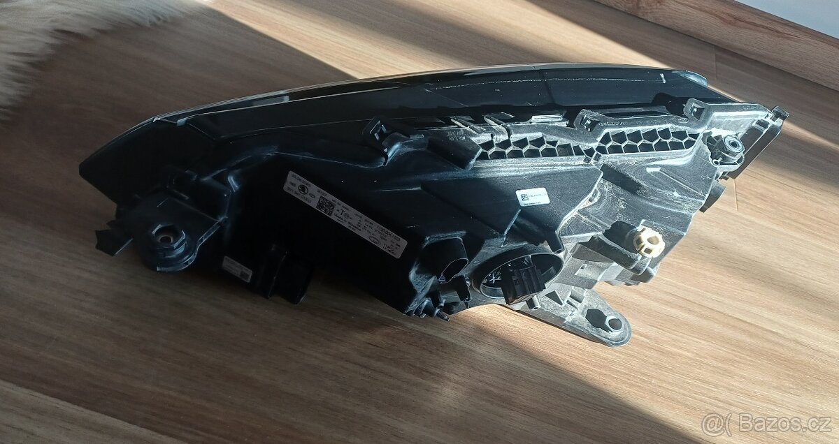 Světlo Škoda SUPERB III 3V1941018D - 2