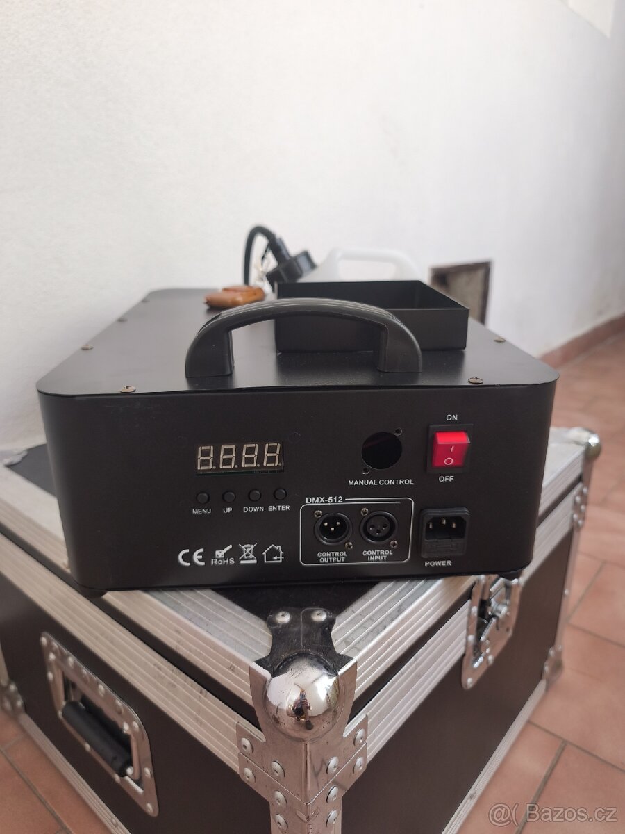 Vertikální LED výrobník mlhy 1500w - 2