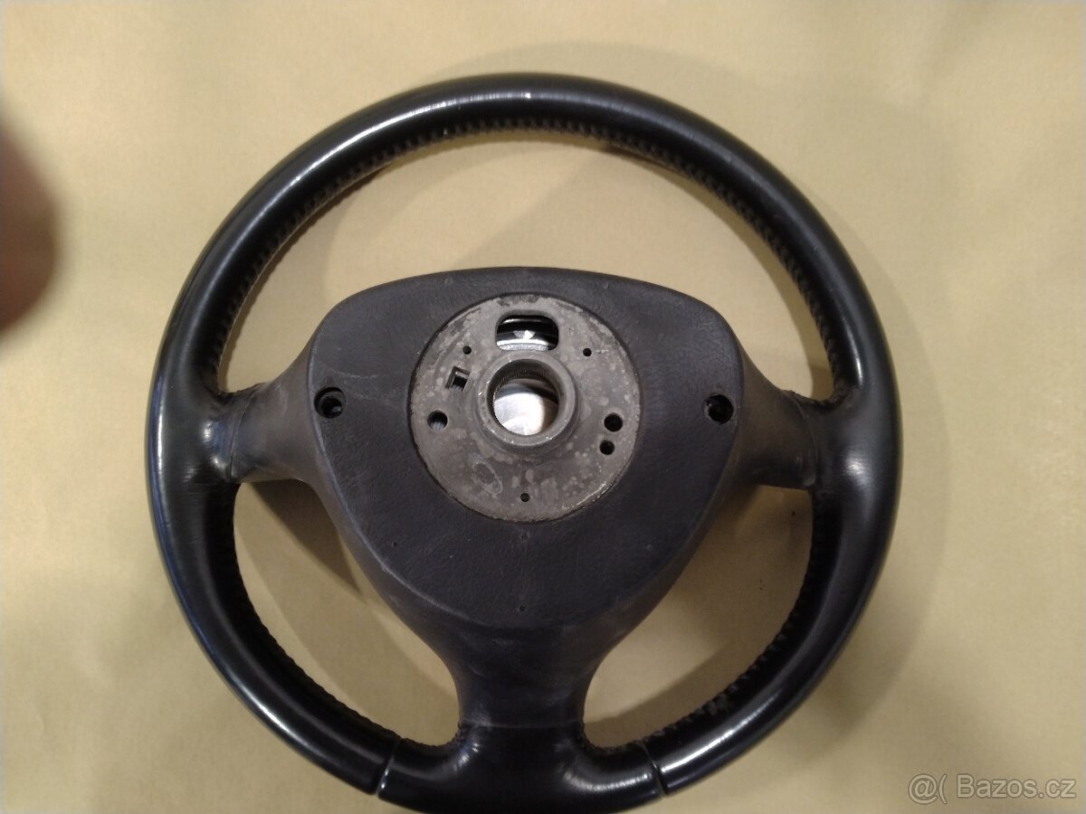 Tříramenný volant - 2