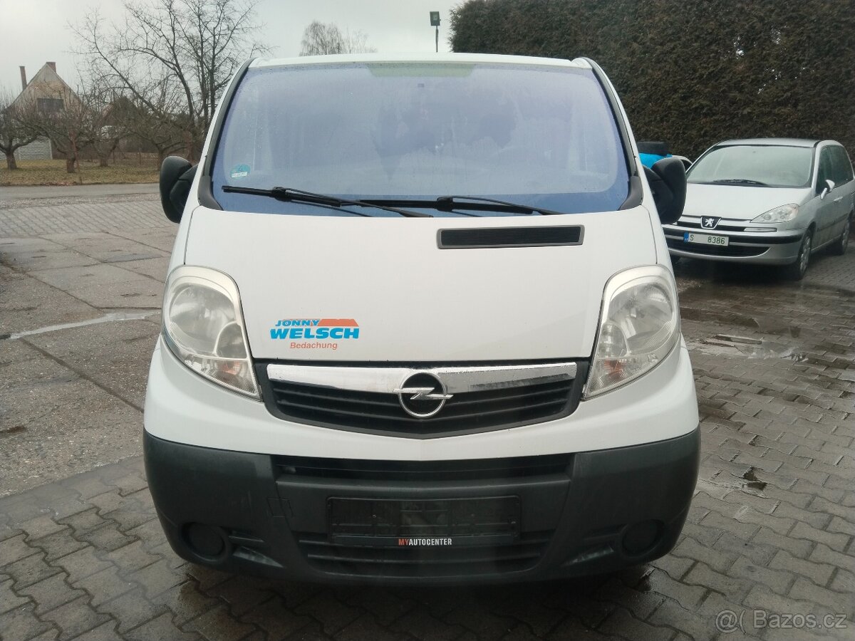 Opel vivaro 2,0cdi,9 míst, klima,doložené km - 2