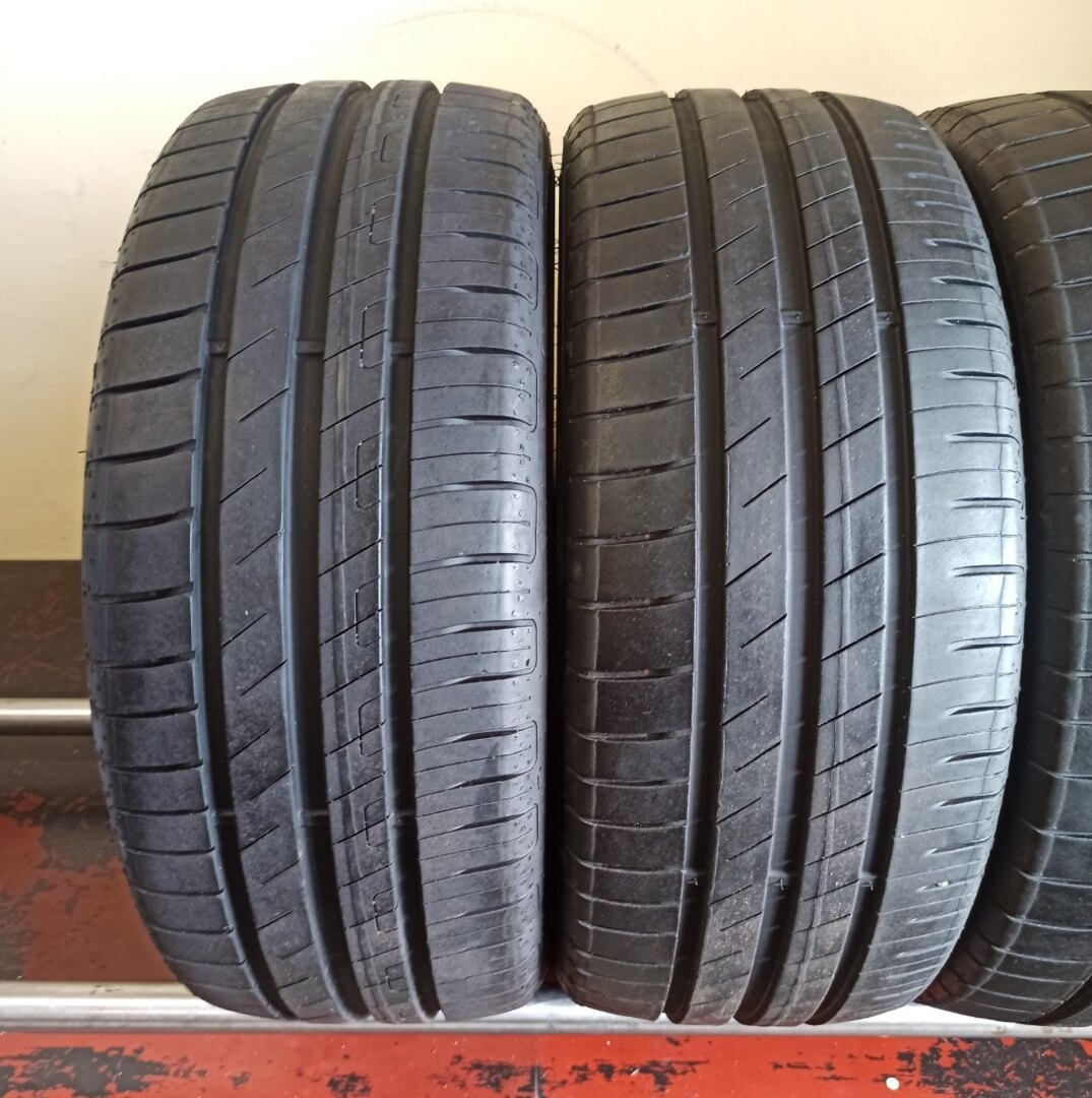 Goodyear 195/40 R17 81V 2x6,5mm 2x5mm - 2