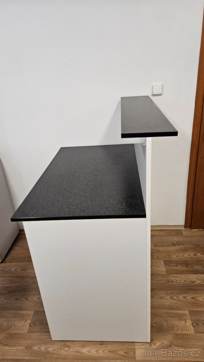 Recepce + věšák se zrcadlem - 2