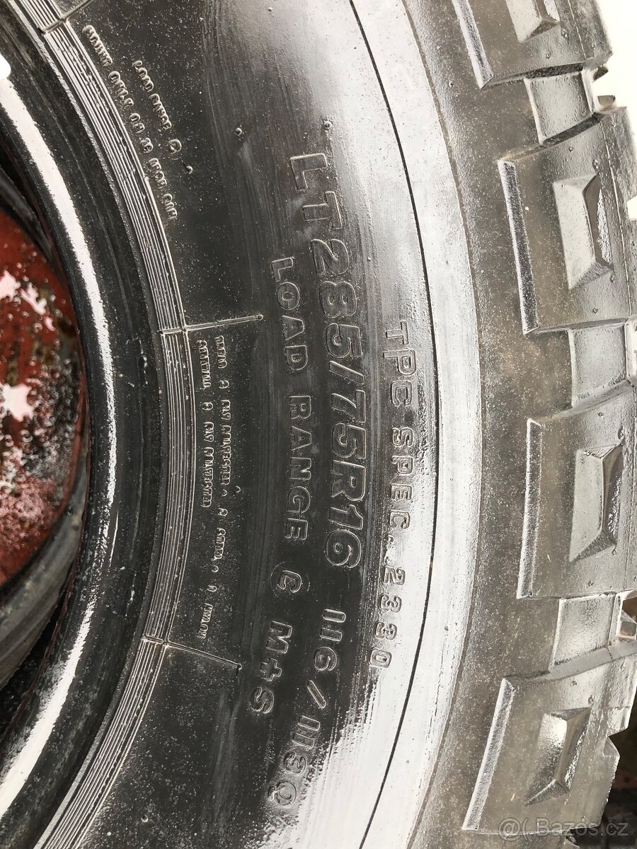 Universalni pneu 285/75r16 - 2