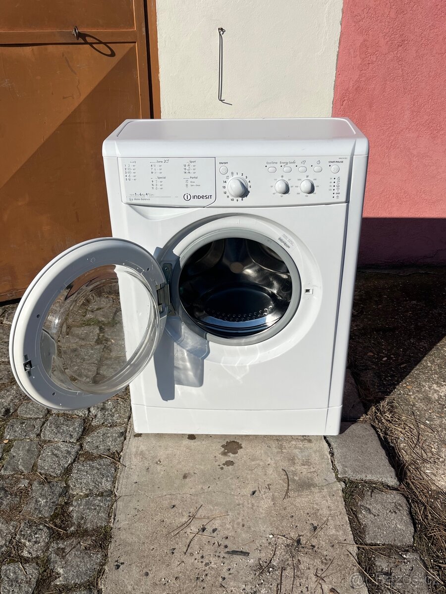 Pracka Indesit - 2