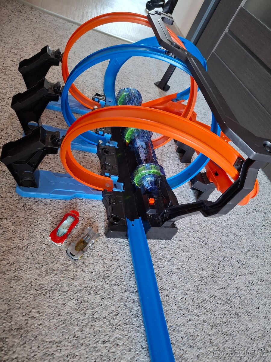 Hot Wheels - Spirálová dráha Crash - 2