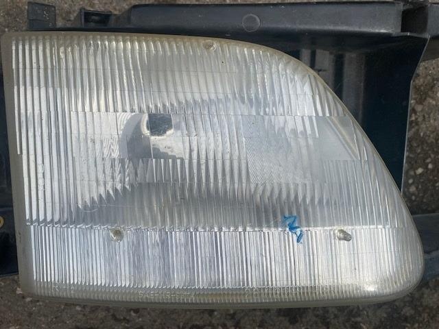 Ford Expedition - pravé přední světlo - 2
