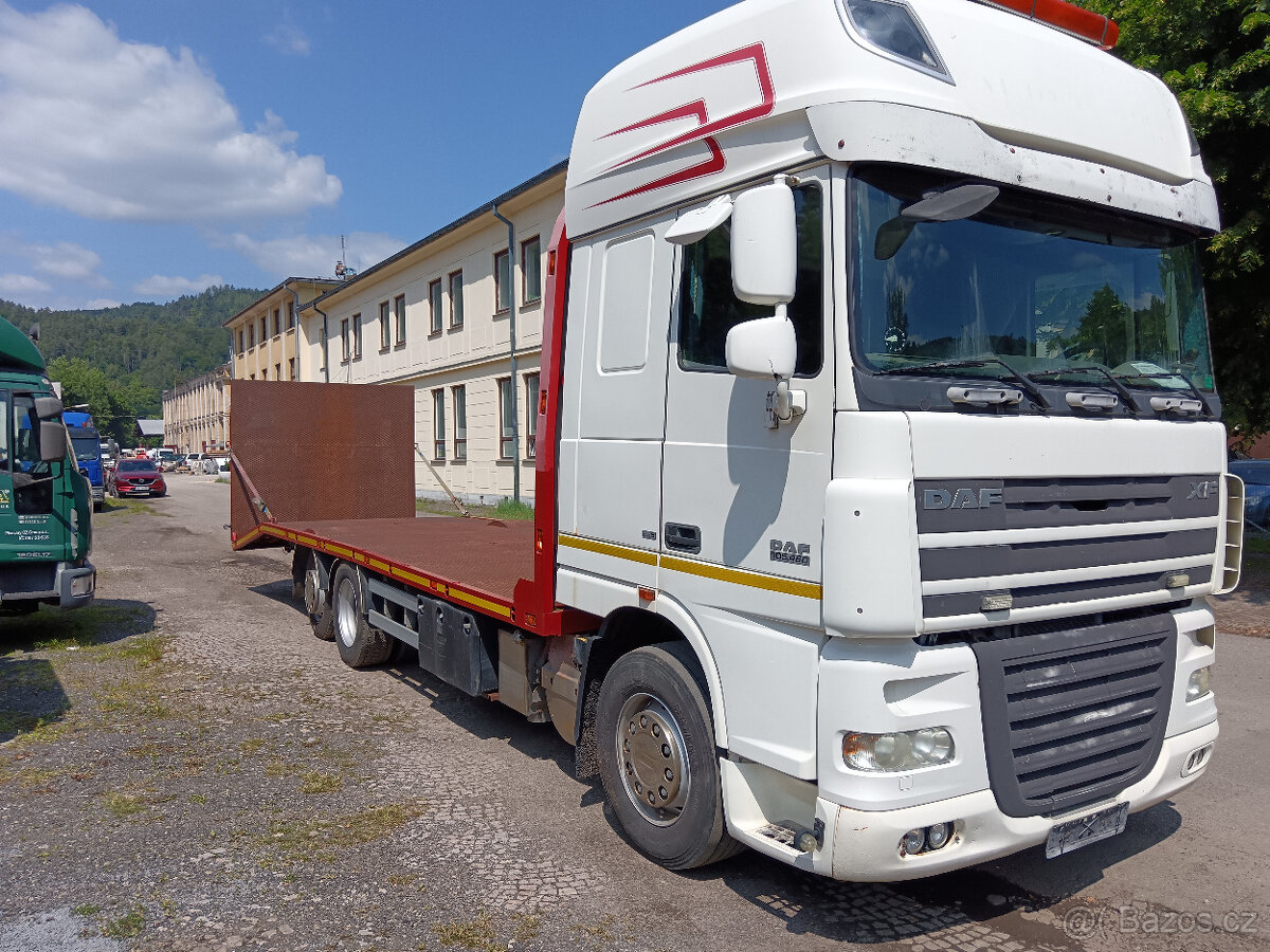 DAF XF 105.460 PŘEPRAVNÍK STROJŮ A VOZIDEL -14 T -