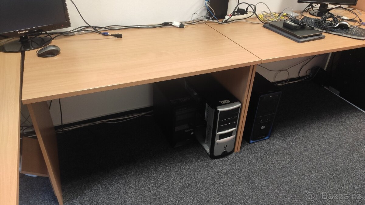 Nabízím 4 kancelářské stoly a 2 šuplíky - 2