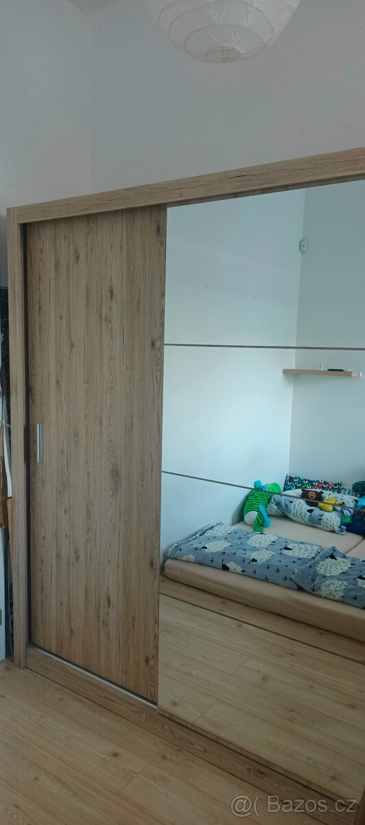 Šatní skříň - 2