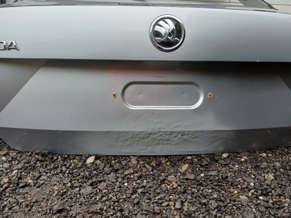 Zadní páté 5-té dveře Škoda Rapid víko kufru - 2