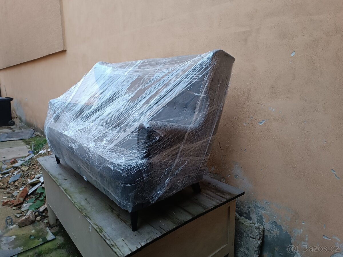 Pohodlná pohovka a podnožka Strandmon - 2