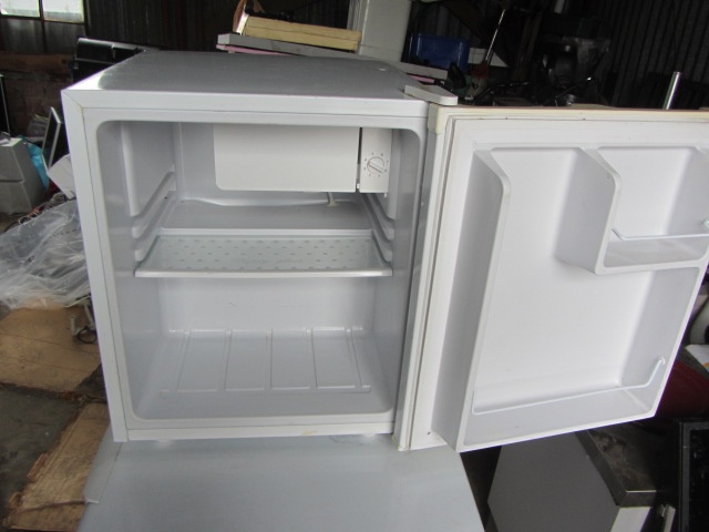 Lednice s mrazákem Guzzanti GZ-05, funkční - 2