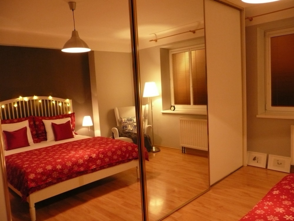 Postel+stůl+židle+ noční stolky - 2