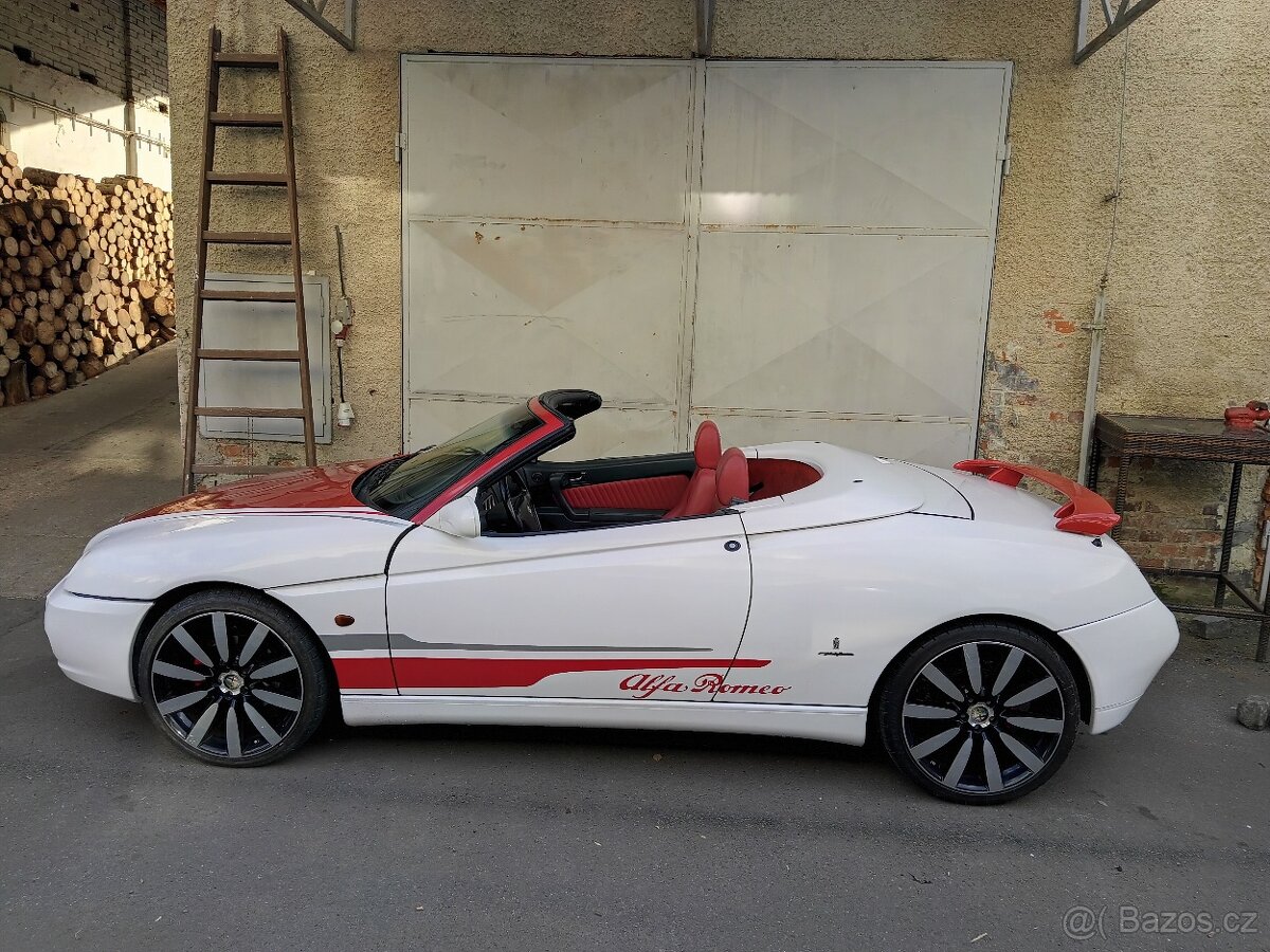 Prodám kabrio Alfa Romeo spider 2002 r.v - 2