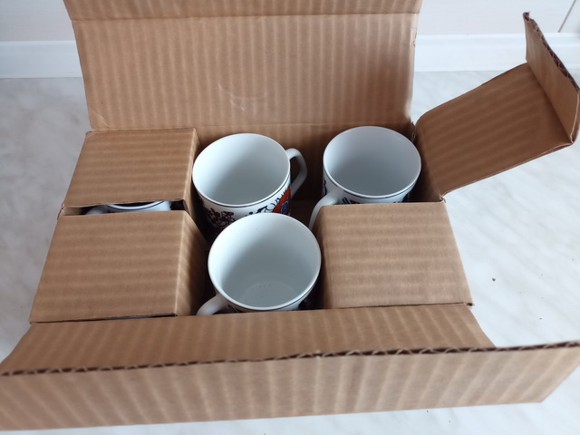 Sada barevných hrníčků - 2