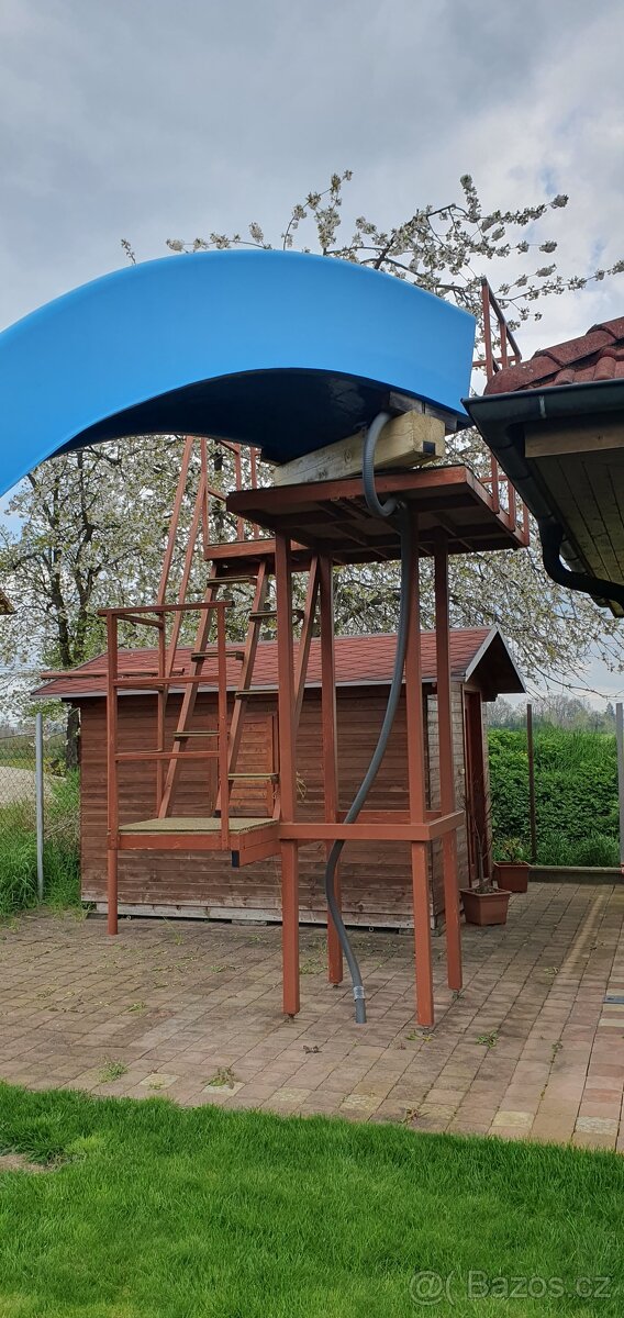 Skluzavka do bazénu s konstrukcí - 2