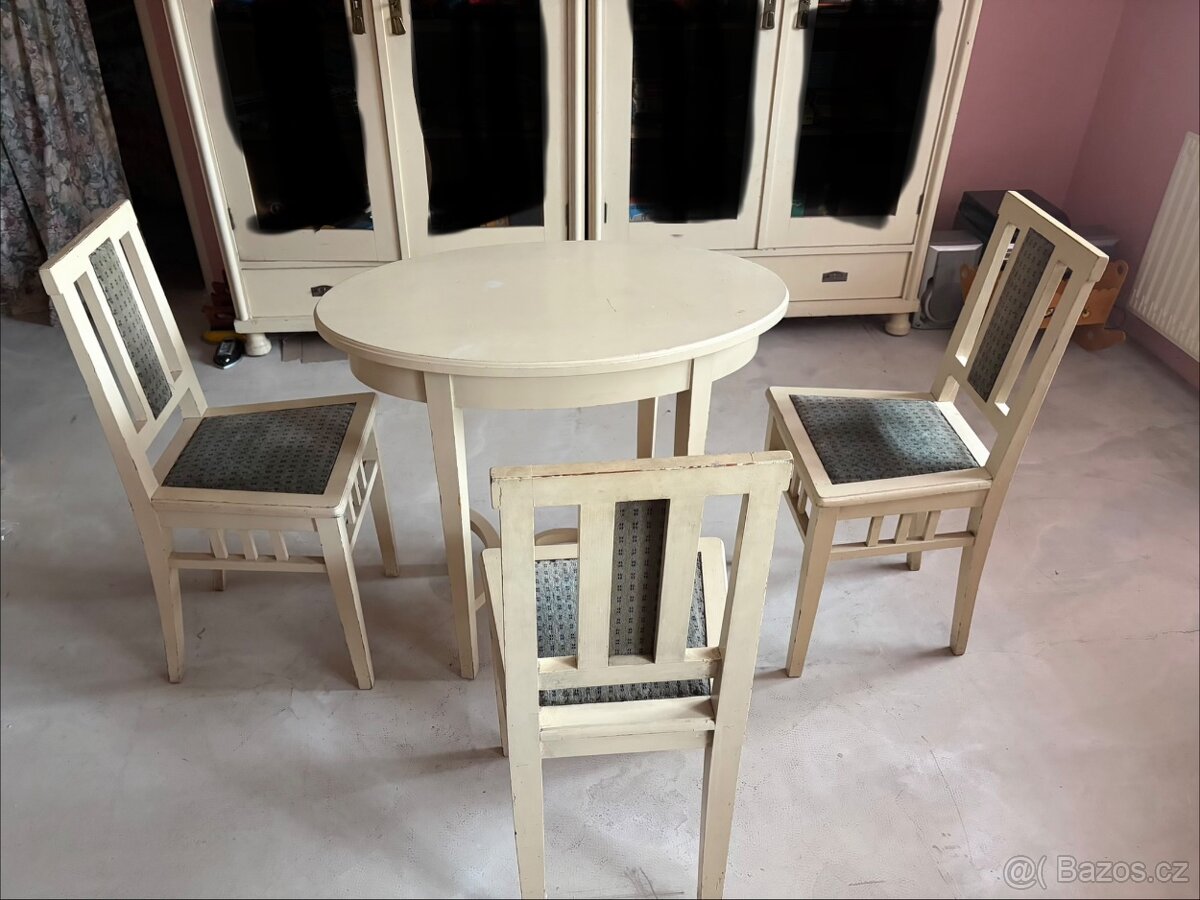 Stará ložnice,skříně,postele,stůl,židle - 2