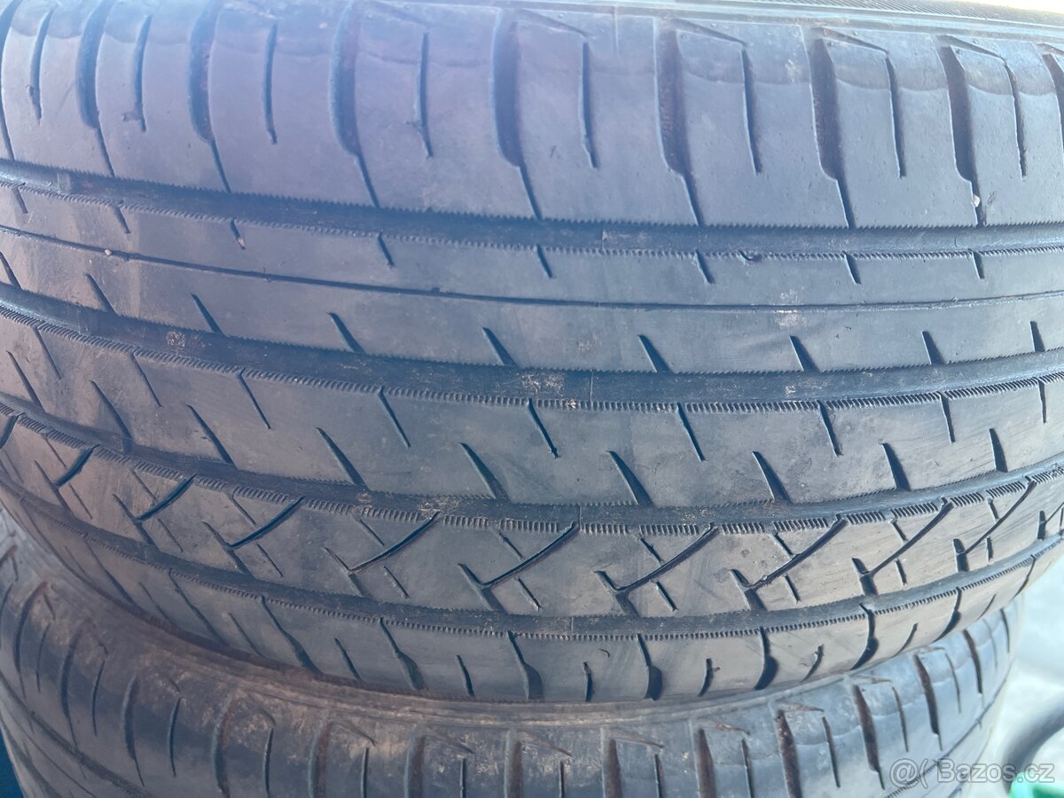 Pneu 215/50r17 - 2